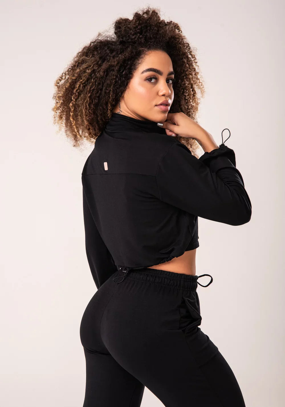 KIT CALÇA + Casaco cropped feminino preto moletinho com zíper flow